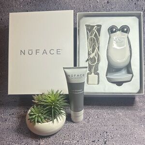 NuFACE Trinity Skincare Device Set - White and Gray